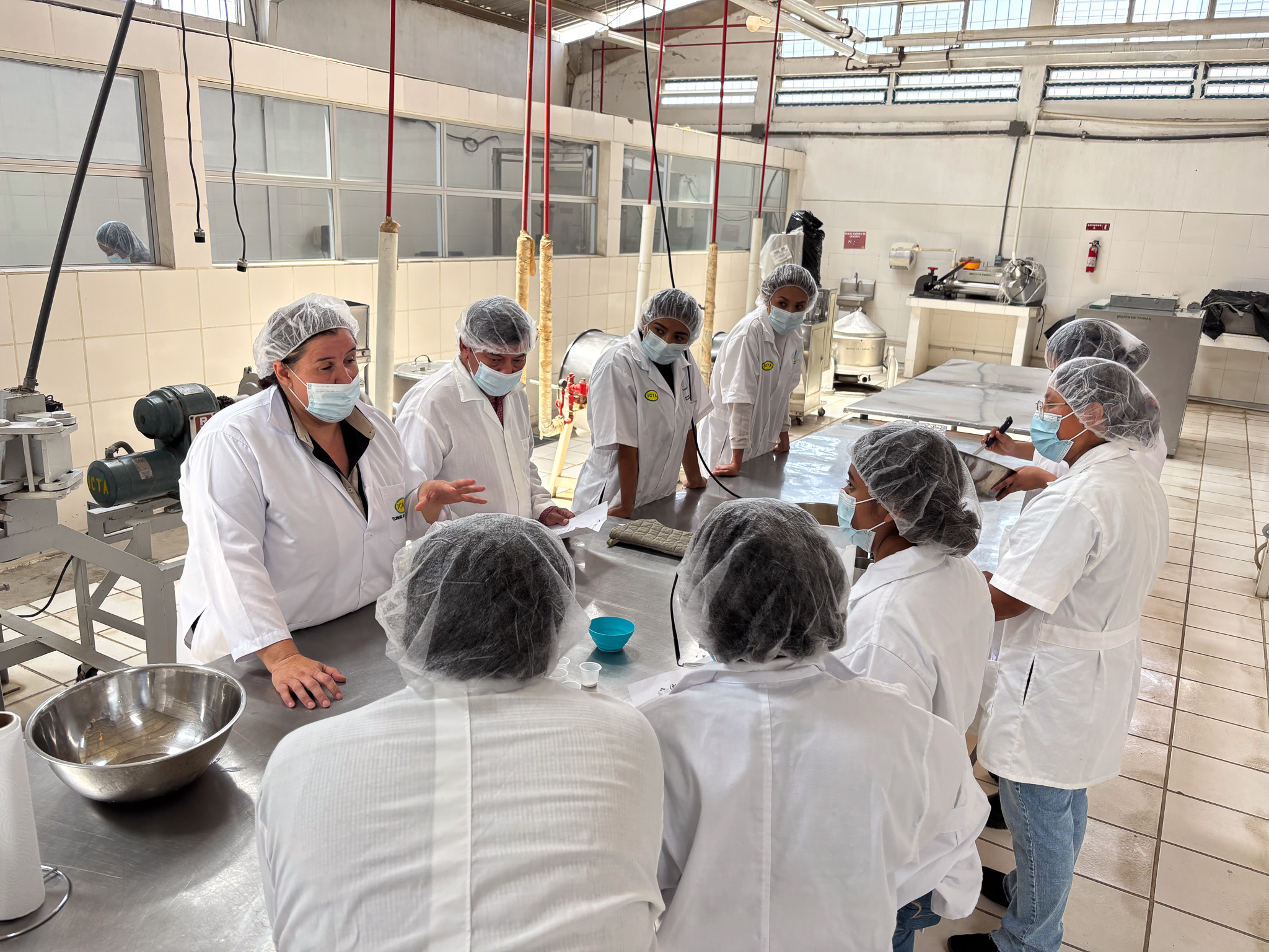 Visita a planta de alimentos del ICTA CEPALC, Chimaltenango en donde realizaron práctica de las recetas.