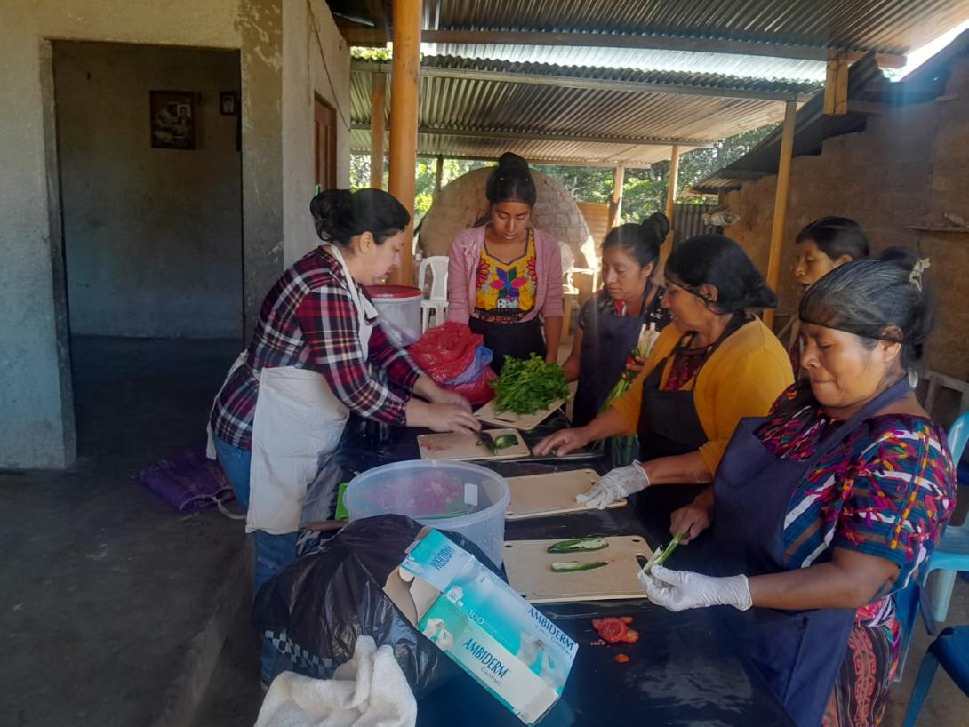 Producción y comercialización de longanizas artesanales para el empoderamiento económico.